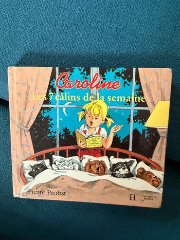 Caroline les 7 câlins de la semaine album livre vintage de collection Pierre Probst