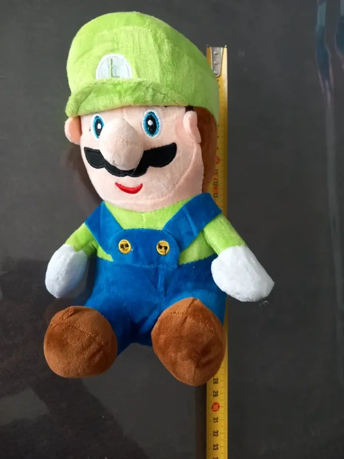 Peluche bonhomme avec casquette verte et salopette bleu - photo numéro 2