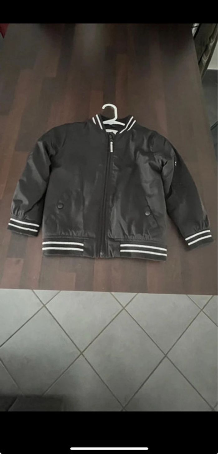 Veste garçon mi saison taille 4/5 ans parfait état marque tex . Noir - photo numéro 2