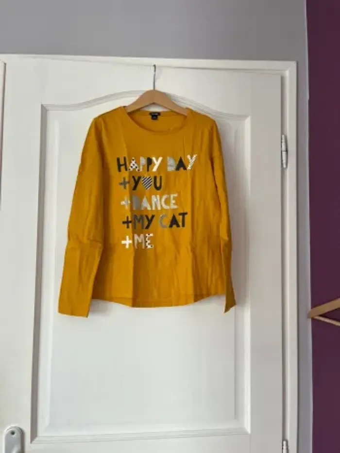 đ Lot 4 t-shirts manches longues fille 10 ans â Kiabi & GĂ©mo - photo numĂ©ro 2