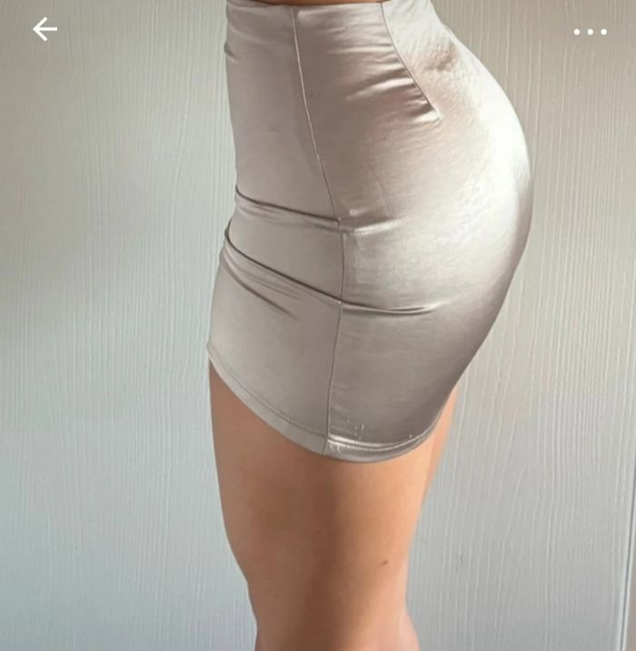 Jupe moulante - photo numéro 2