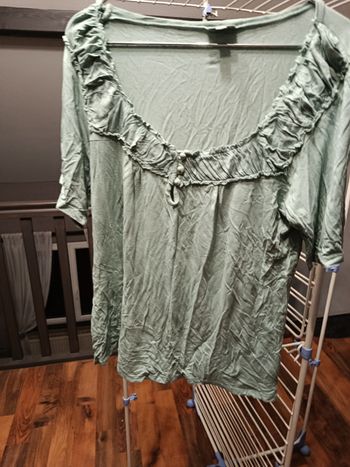 Tunique vert pastel taille 46/48