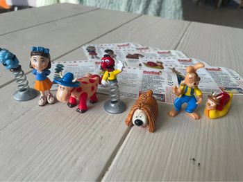 Lot de 7 figurines montables Magic Kinder Manège enchanté 2005 + Bpz