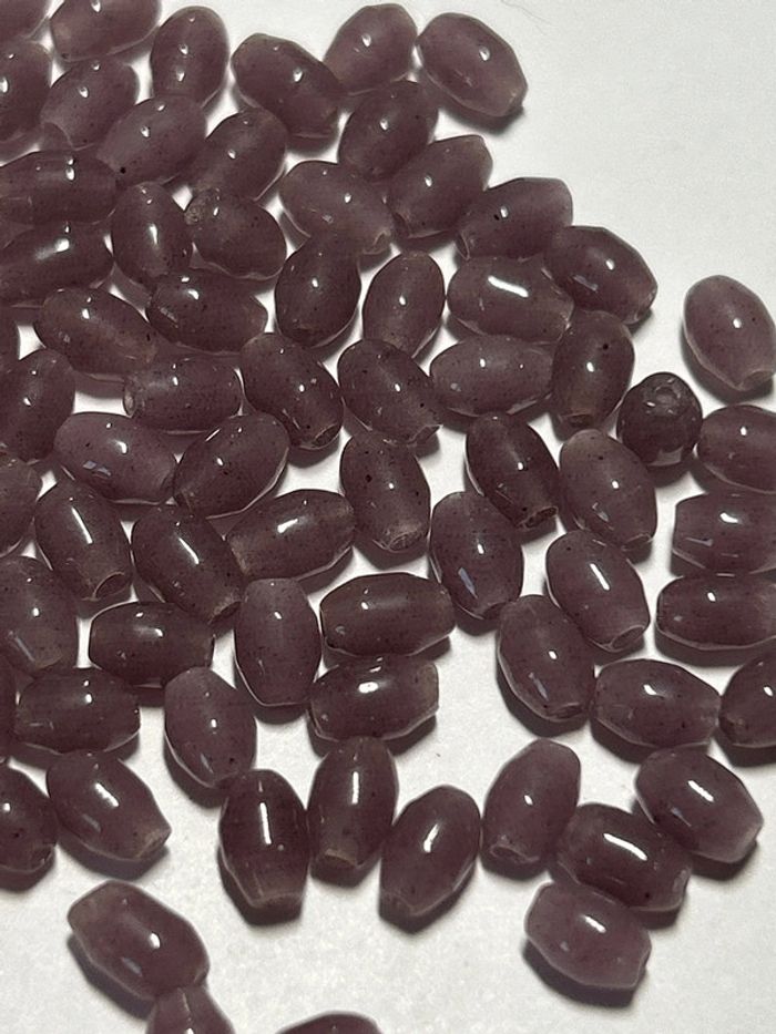 B32, Vintage, perles des années 20-30, en émail de Briare, verre mauve finement mouchetée - photo numéro 3