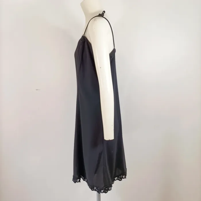 Robe noire fluide à fines bretelles - Décolleté cœur & dentelle fleurs taille M estimée A666 - photo numéro 5