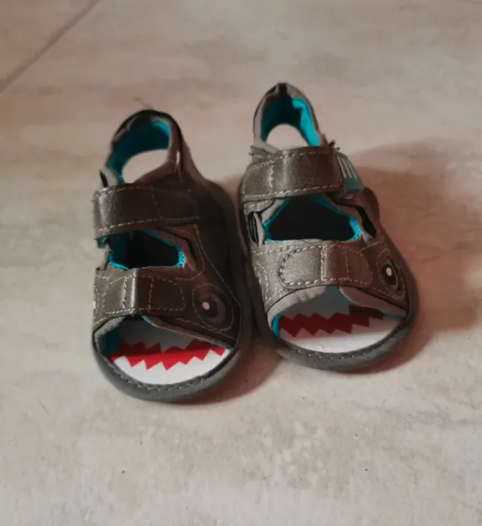 Chaussures sandales bébé garçon 0/3 mois NEUVES - photo numéro 2