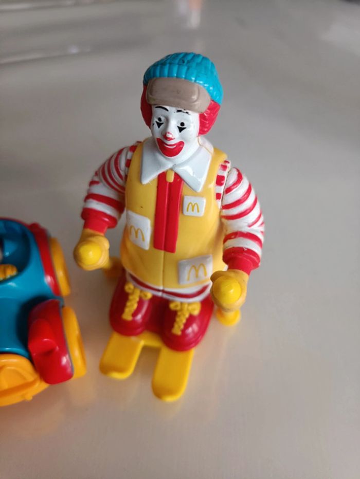 Lot de 2 Figurines McDonald's Vintage - Ronald en Voiture et Ronald sur Skis (avec défauts) - photo numéro 3