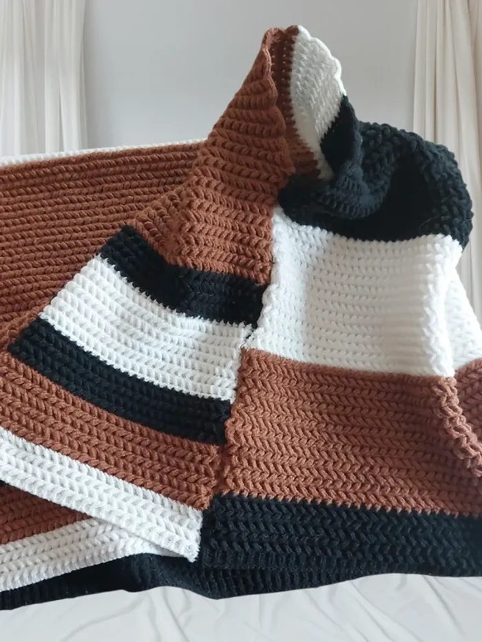 Couvre épaule type poncho-T.S -neuf - photo numéro 3