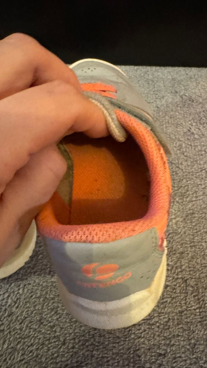 Chaussures artengo taille 33 à vérifier (sans boite) - photo numéro 4
