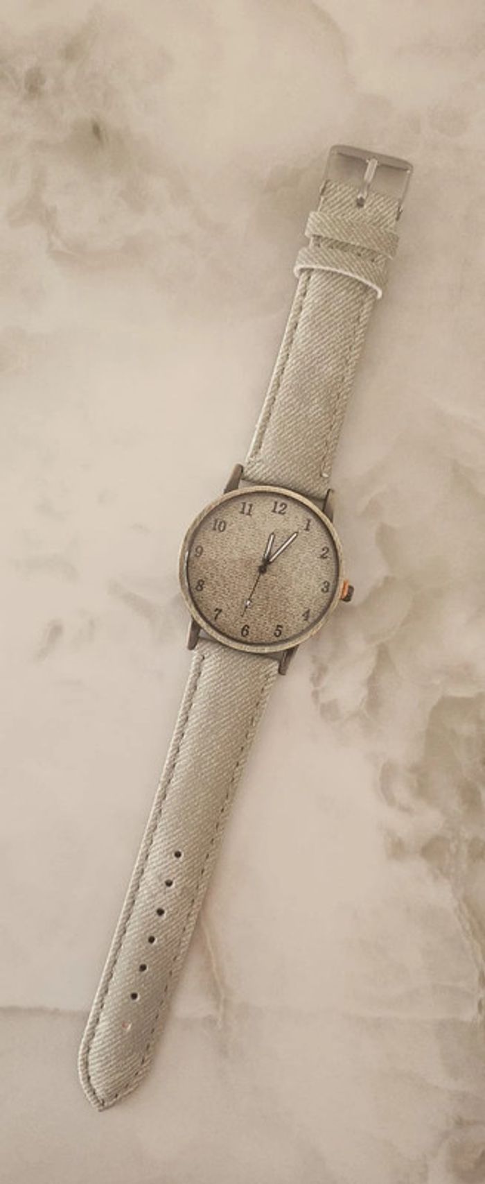 Montre grise - photo numéro 2