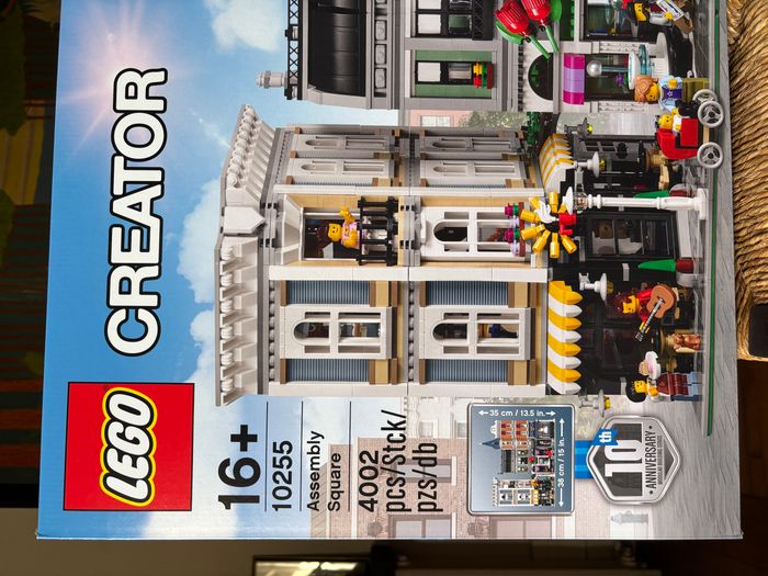 LEGO 10255 La place de l’assemblée NEUF - photo numéro 2