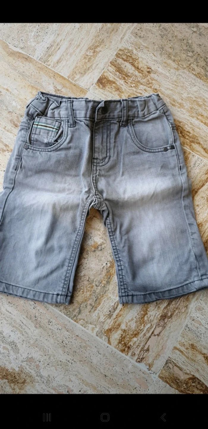 Short garçon gris 8 ans