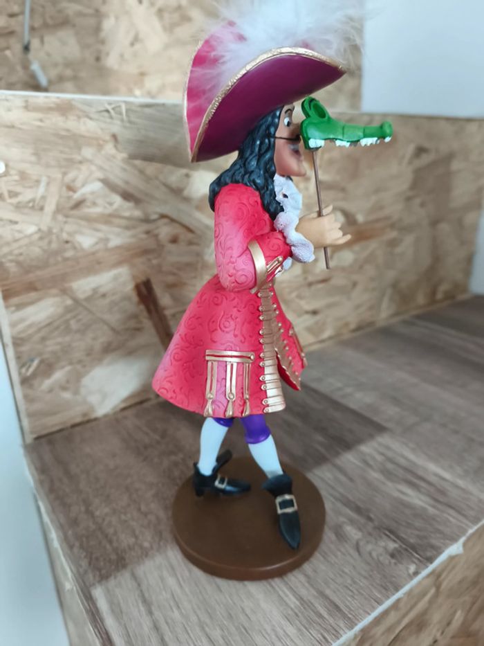 figurise showcase capitaine crochet disney masquerade peter pan - photo numéro 4