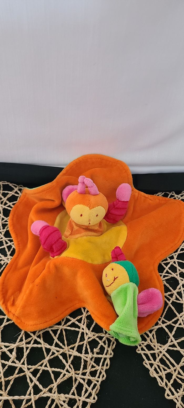 Abeille Louna de Moulin Roty doudou plat rond orange - photo numéro 3