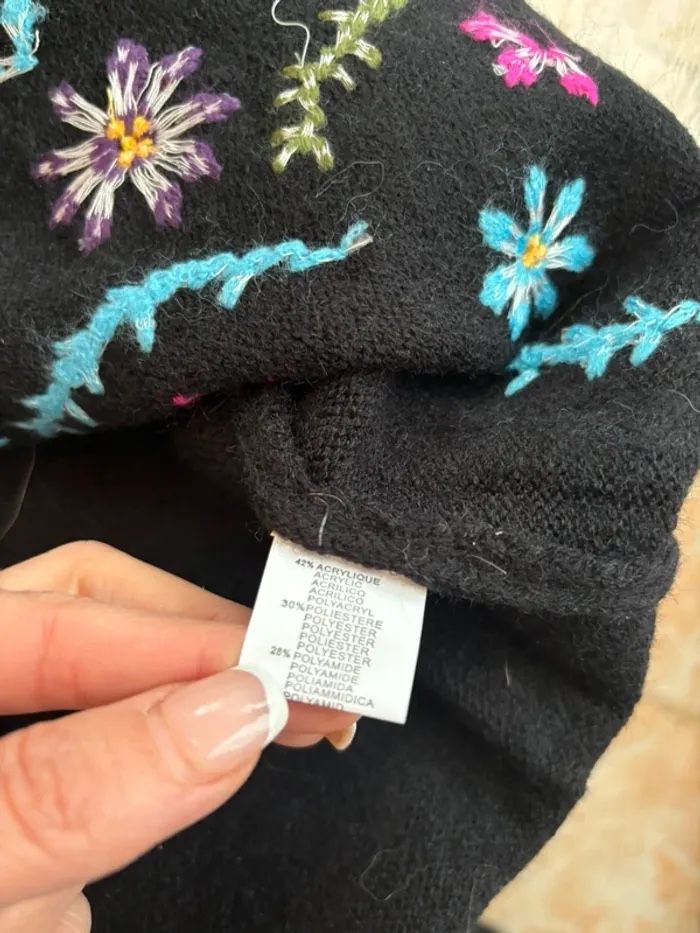 Gilet bohème sans manches noir et fleurs brodées - photo numéro 5