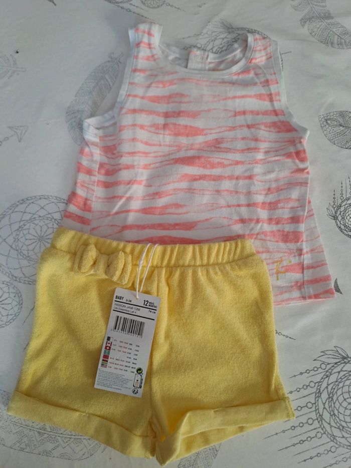 Ensemble été short neuf 12 mois