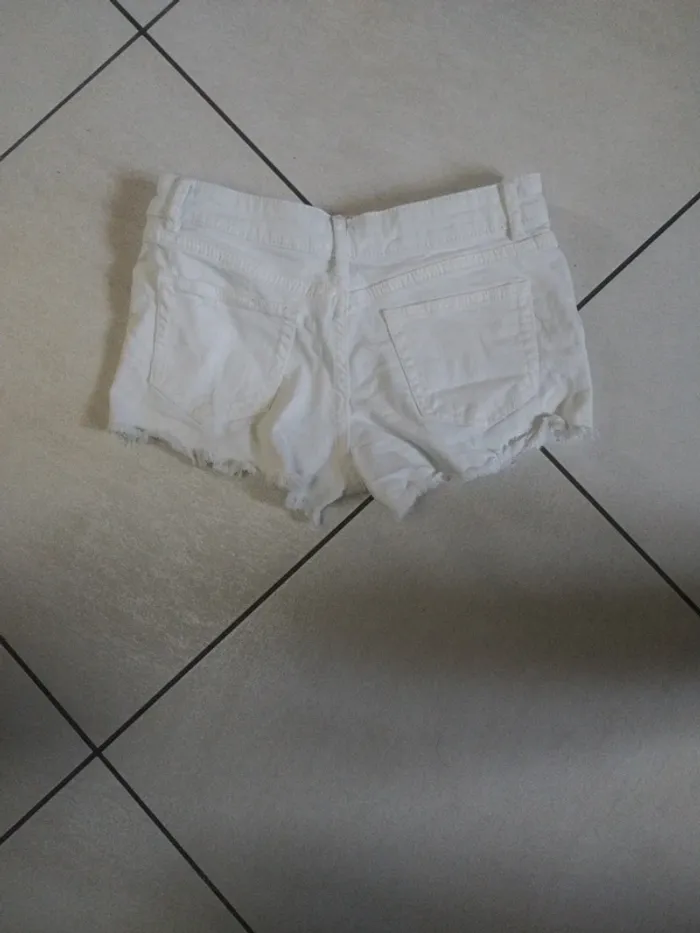 Short court jeans blanc Pimkie taille 34 - photo numéro 2