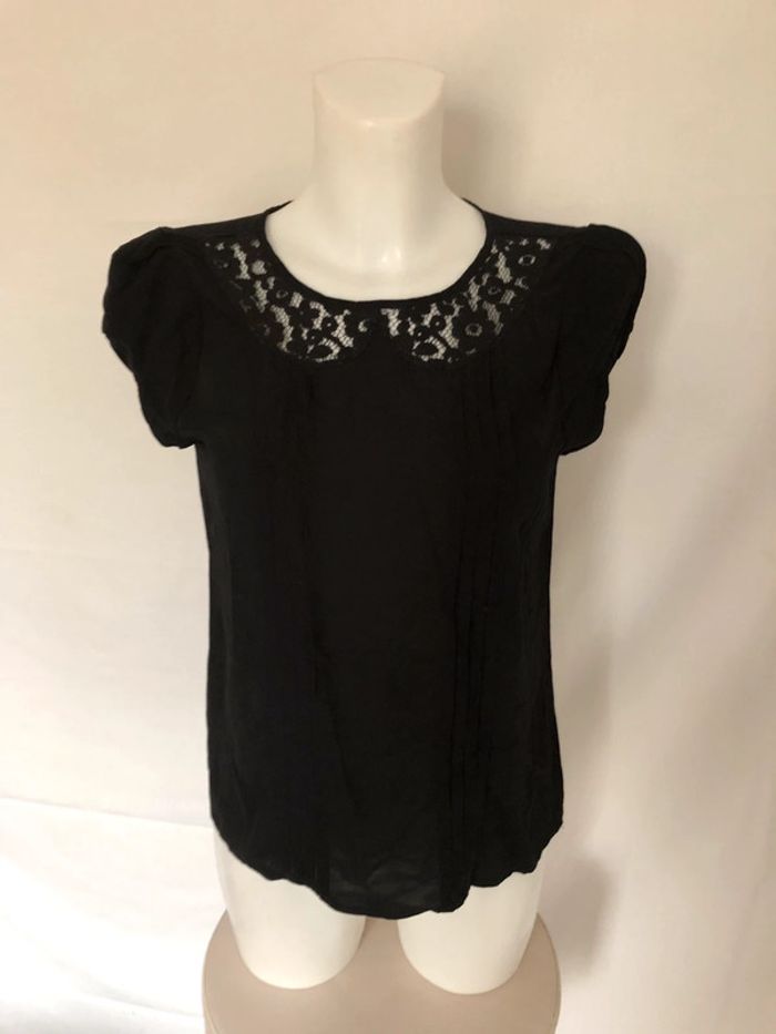 Blouse noire col Claudine en dentelle Benetton taille XS / 34 36 comme neuve - photo numéro 2