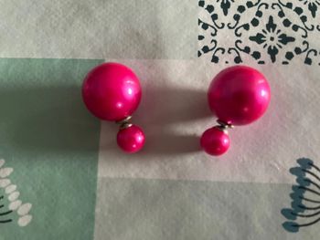 Boucles d’oreilles « boule rose »