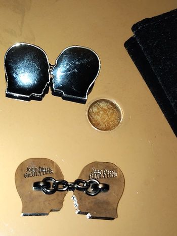 ÉLÉGANTS BOUTONS MANCHETTES GAULTIER