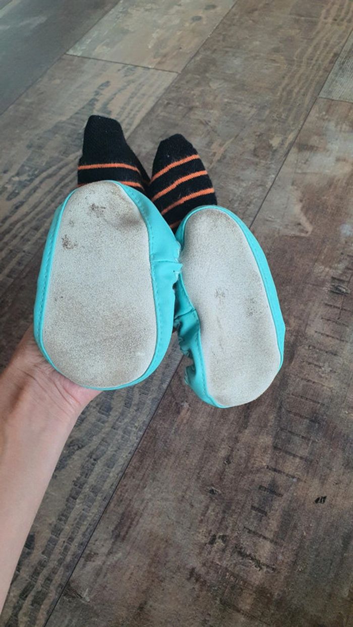 Paire de chaussons Chaussettes 9-12 mois en très bon état 👌 - photo numéro 2