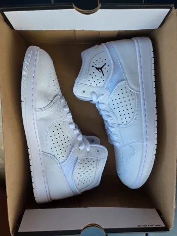 Jordan access taille 46 neuves blanche