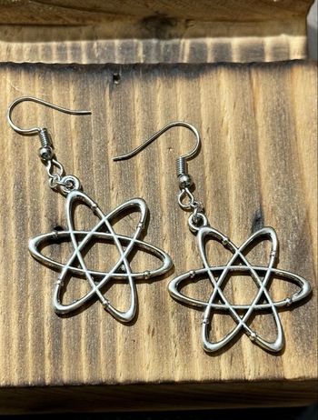 Boucles d’oreilles pendante argenté atome molécule planète étoile