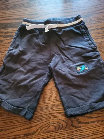 Short noir
