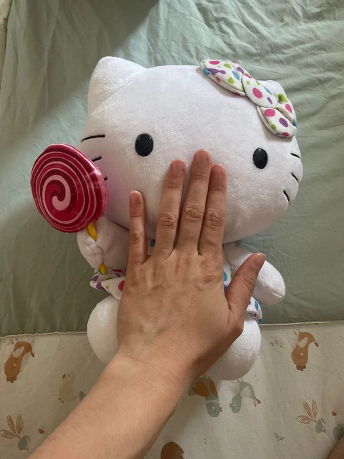 Peluche hello kitty moyen format - photo numéro 2