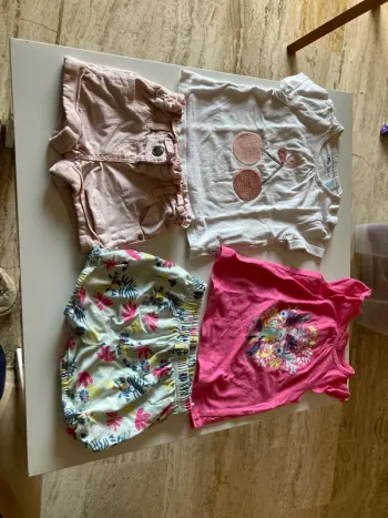 Lots deux tenues printanière 12 mois