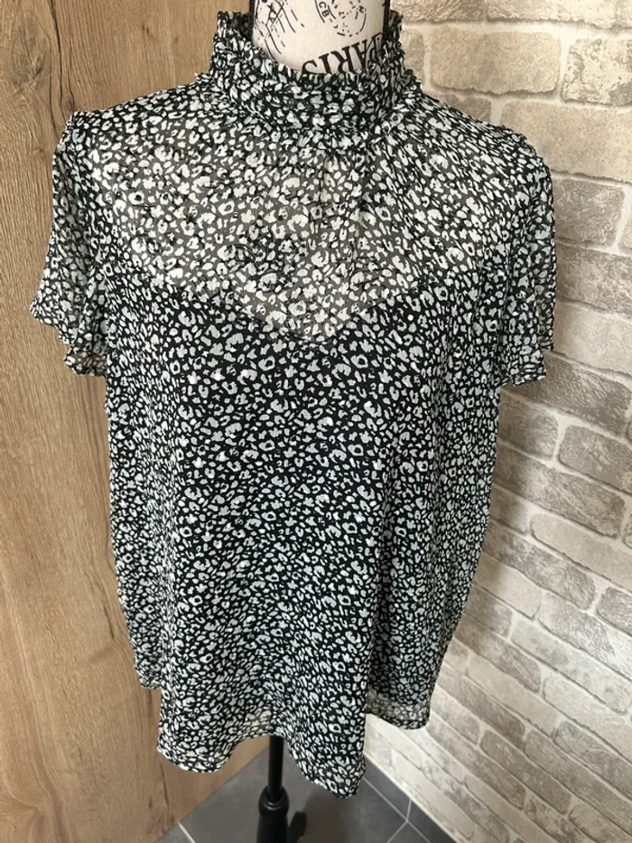 Blouse manches courtes taille 46/48 - photo numéro 2