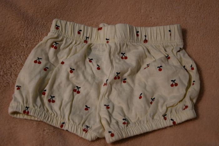 Short Kiabi motif 🍒 3 mois - photo numéro 2