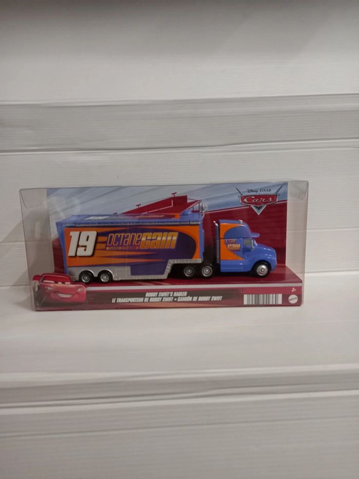 Cars camion de transport Bobby swift