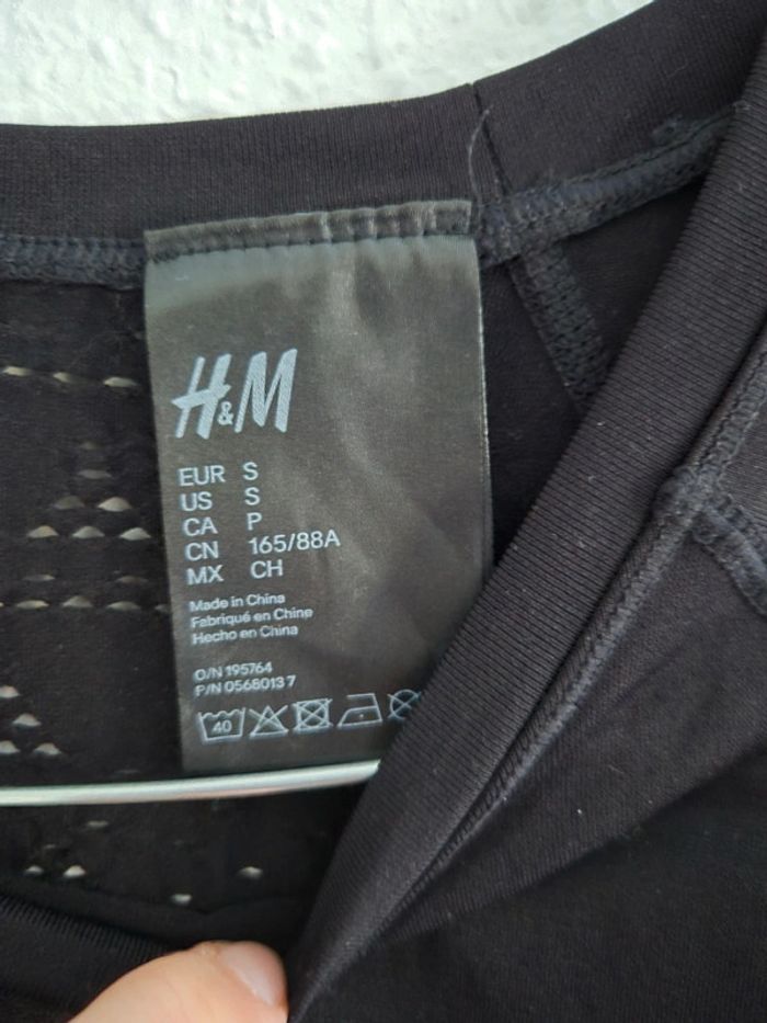 Top de sport H&M noir - photo numéro 7