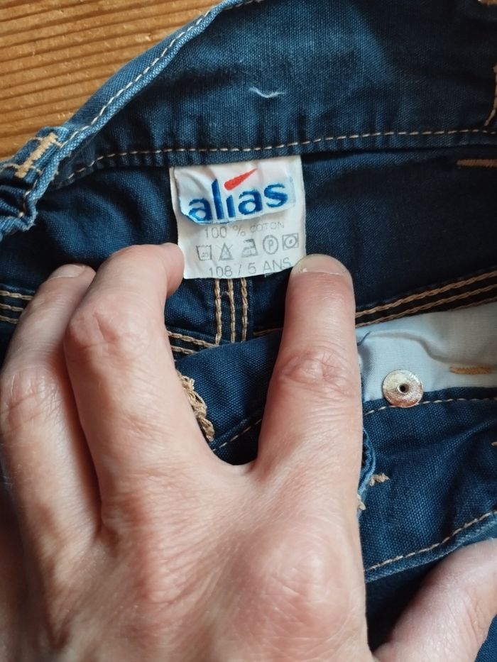 Short bleu effet jean garçon – 5 ans / 108 cm – Très bon état - photo numéro 3