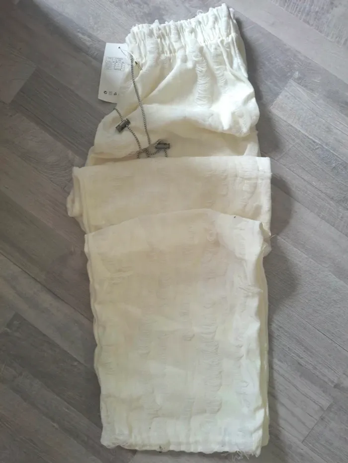 Pantalon blanc style dentelle
