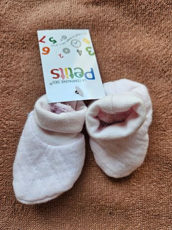 Chaussons neufs bébé fille compagnie des petits