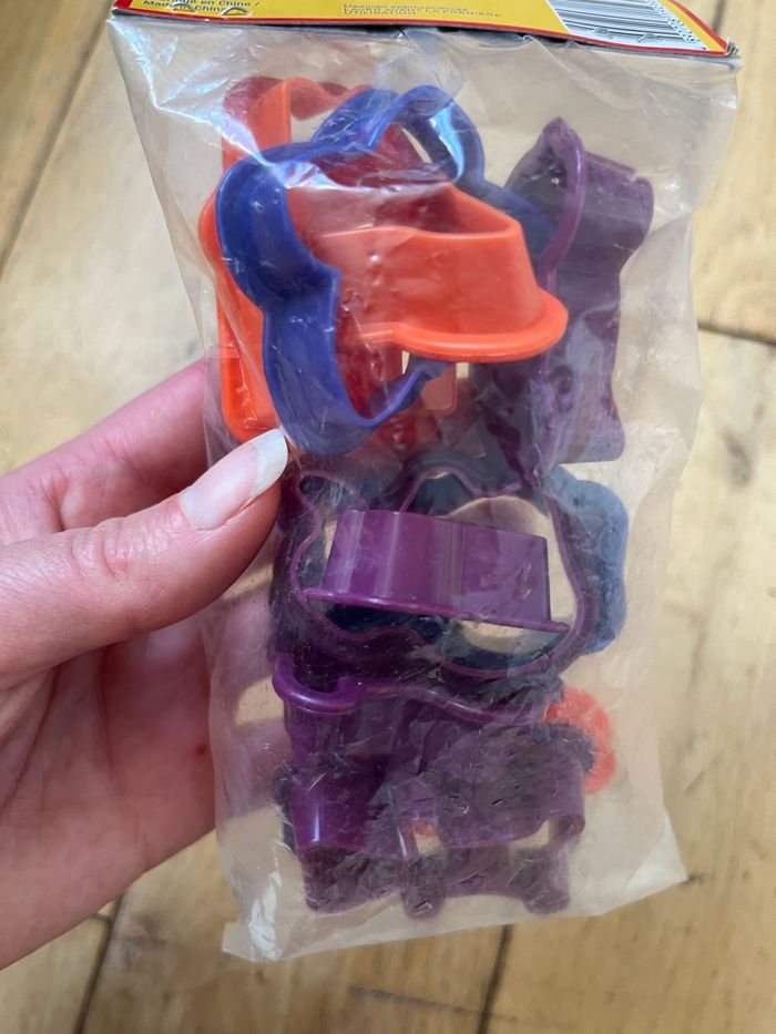 Lot de 10 emportes pièces colorés  Cuisine magique - photo numéro 3