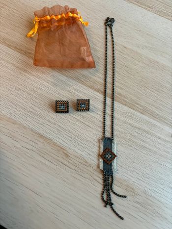 Ensemble Collier et boucles d’oreilles