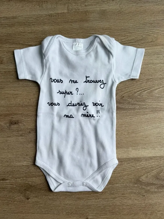 Body bodies vous me trouvez super vous devriez voir ma mère  bon état fille garçon 3 mois
