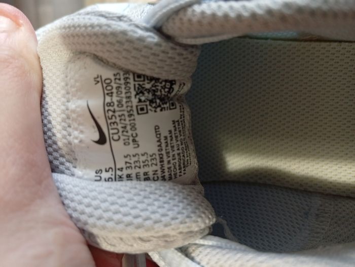 Baskets Nike neuves t.37,5 - photo numéro 7