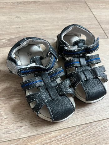 Sandales ouvertes T 21