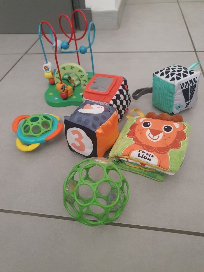 Assortiment jouets 1er âge - photo numéro 2