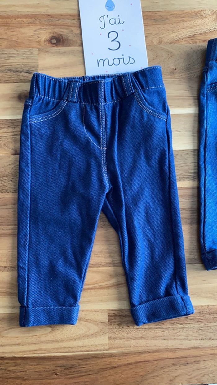 Lot de pantalons et t-shirts - photo numéro 10