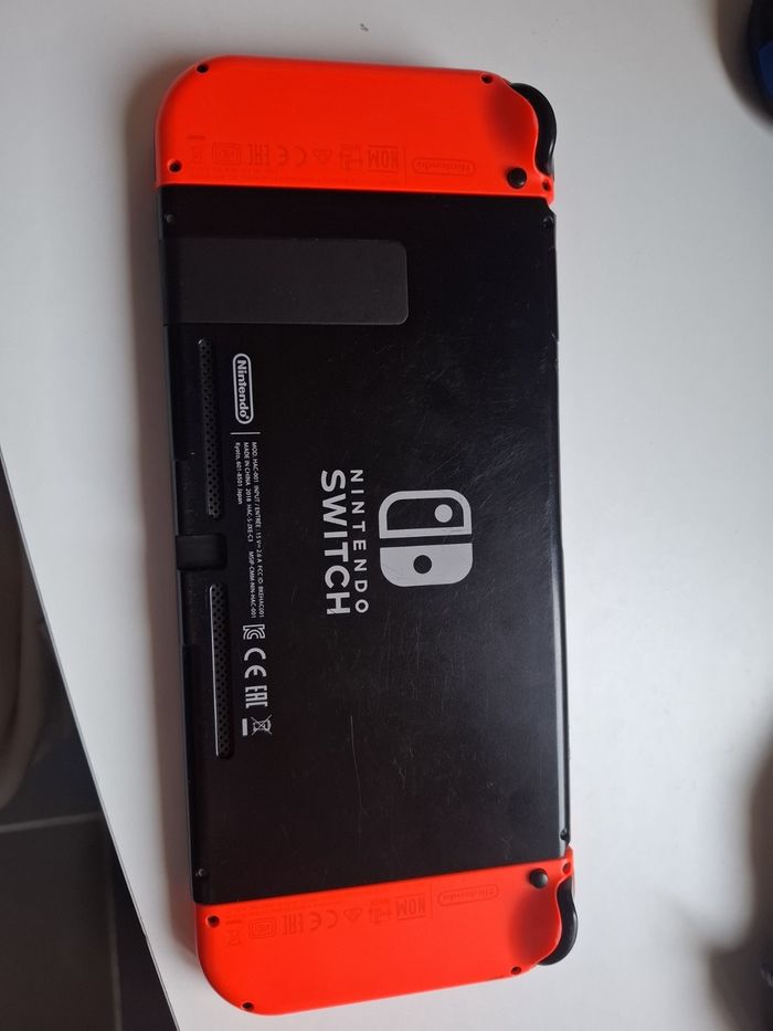 Nintendo Switch 32 Go console - photo numéro 4