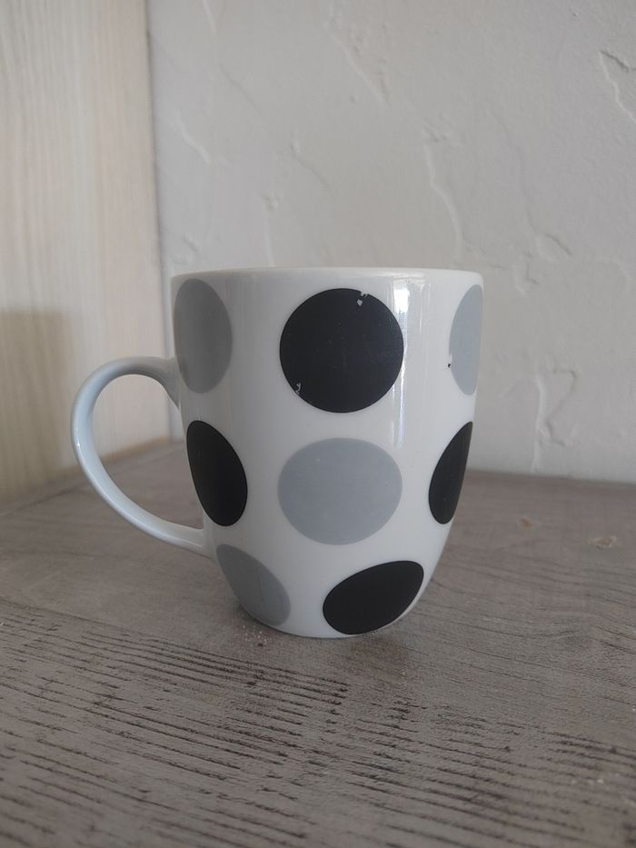 Mug blanc à pois noirs et gris – Tasse céramique café/thé - photo numéro 3