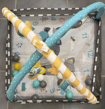 Tapis d'eveil gris bleu avec boules Momi Lammis