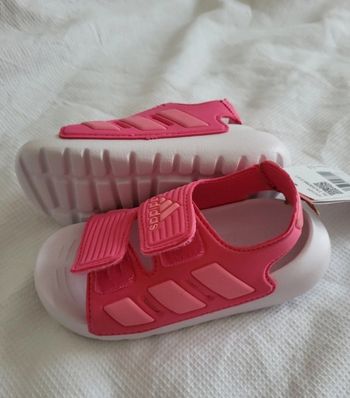 Sandale Adidas neuf 25