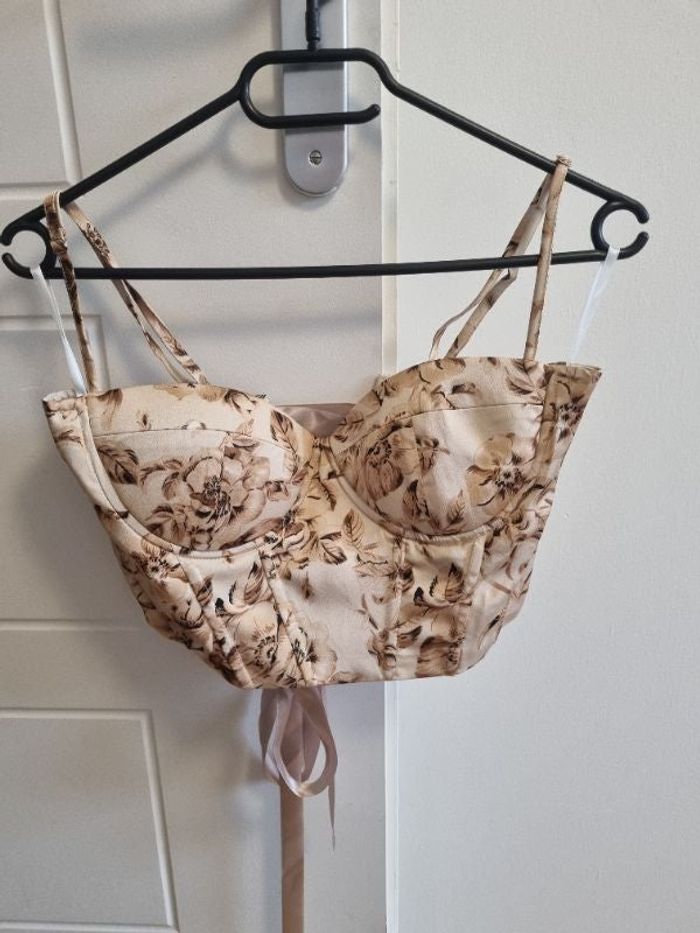 Top avec laçage