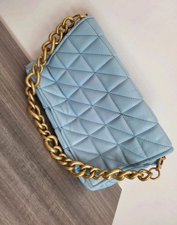 Sac à main bleu chaîne dorée
